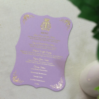 Menú de Boda en Papel Lavanda Morado con Impresión en Dorado Real y Diseño Personalizado