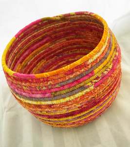 Cesta de Tela Hecha a Mano en Color Naranja, Rosa y Amarillo - Product Image 1