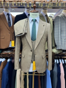 Trajes de <span class=keywords><strong>boda</strong></span> de lujo para <span class=keywords><strong>hombre</strong></span>, conjunto de 3 piezas, chaqueta de esmoquin ajustada, chaleco, pantalones, atuendo Formal de novio, ajuste a medida para recepción de ceremonia - Product Image 2