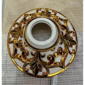 Support de lampe E27 en porcelaine de style rétro européen, ouverture de 30 mm avec décor doré pour luminaires de plafond - Product Image 1