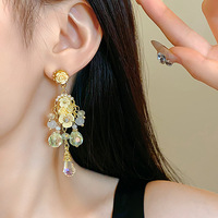 Boucles d'oreilles pendantes vintage baroque françaises élégantes, style Jhumka, avec cristaux floraux et perles, bijoux de mariée de luxe léger, tendance mode