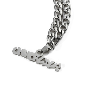 صمم وصنع قلادة معدنية خاصة بك بشعار مكتوب من الفولاذ المقاوم للصدأ بلون فضي مع سلسلة - Product Image 3