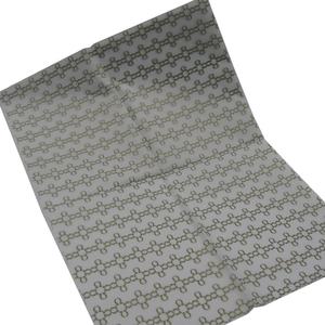 Papel de Regalo Reciclado Biodegradable al por Mayor con Impresión de Logotipo Dorado Personalizado para Envolver Ropa - Product Image 6