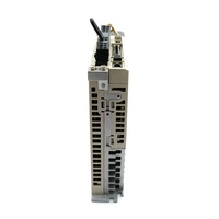 Variateur de vitesse servo Yaskawa SGD7S-2R8A00A Sigma-7 / Amplificateur servo AC avec boîtier en plastique pour la commande de mouvement en automatisation industrielle