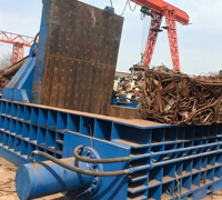 Presse à balles hydraulique certifiée CE de type horizontal pour le recyclage des déchets de fer, d'aluminium et des canettes