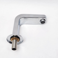 Robinet de baignoire à cascade et hydromassage chromé avec poignée unique en acier inoxydable poli, jet pluie et jets doux
