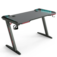 Escritorio Gaming Wqantum de Alta Calidad con Superficie de Melamina de Madera, Forma de Z, LED RGB y Portavasos para PC