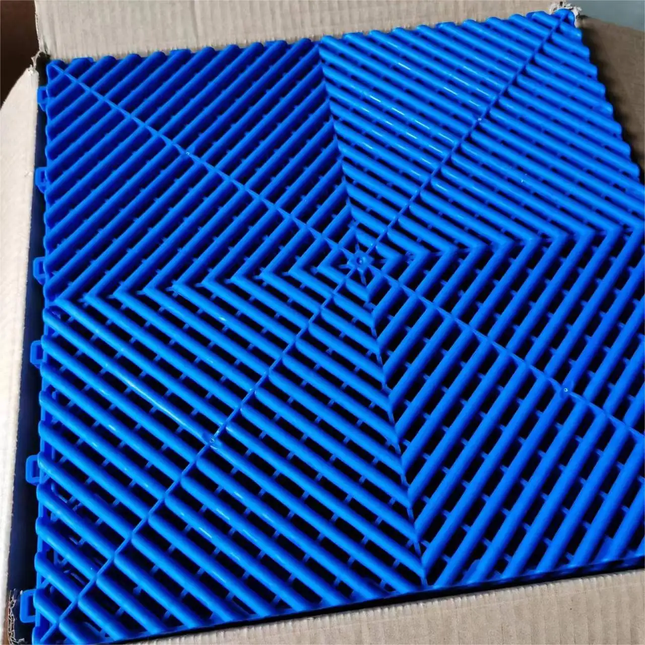 Free-Flow Open Rib Self-Draining Design Garage Flooring Tile Durable Copolymer Plastic Interlocking