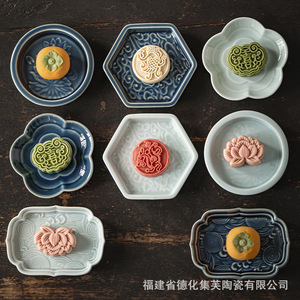Mini bandejas de porcelana estilo chino con diseño floral de Fujian Dehua Jifu para servir té, bocadillos y exhibiciones en bodas. - Product Image 1