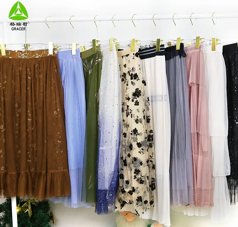 लंबी स्कर्ट महिलाओं के लिए इस्तेमाल कपड़ों गांठें 45kg थाईलैंड से दूसरे हाथ कपड़े Ukay Ukay गांठें