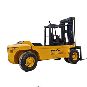 Montacargas Komatsu FD200 de 20 Toneladas Usado, Montacargas Japonés de 20 Toneladas con Motor Original Usado, Montacargas de Combustión Interna - Product Image 1