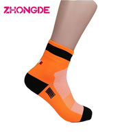 Chaussettes de sport hautes spécialisées aero antidérapantes personnalisées pour le golf, le cyclisme et l'équitation