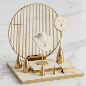 Expositor de Joyería Personalizado: Set de Soportes de Lujo de Metal para Pendientes y Collares - Product Image 3