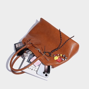 Autumn Winter New Release Retro High-End Women's <b>Tote</b> Bag Large Capacity Polyester PU <b>Zip</b> Closure Fashionable Commuters Tanjing - Product Image 4