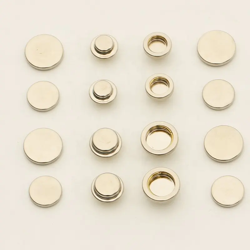 Accessoires vestimentaires Ensemble de boutons métal argent avec logo personnalisé Vêtements à boutons-pression personnalisés