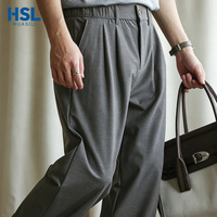 Pantalon de luxe pour homme en mélange de laine mérinos texturée, coupe droite ample, idéal pour les tenues de tous les jours