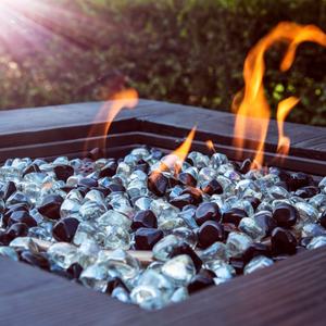 Diamants en verre <span class=keywords><strong>de</strong></span> feu noir et onyx blanc mélangés <span class=keywords><strong>de</strong></span> haute qualité et à fort lustre pour foyers extérieurs/intérieurs et tables <span class=keywords><strong>de</strong></span> foyer extérieures - Product Image 1