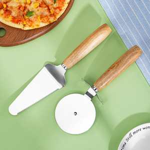 Set Pizza <span class=keywords><strong>2</strong></span> Pezzi: Paletta Pizza con Manico in Legno e Rotella Tagliapizza in Acciaio Inossidabile a Singola Ruota, Strumento Divisore per Pasta - Product Image 5