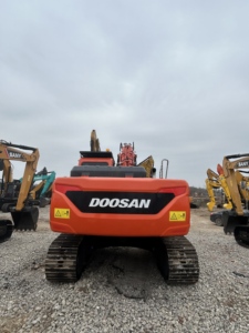 Excavadora Usada Doosan DX300LC de 22.5 Toneladas con Motor Isuzu, Bomba Hidráulica de Alto Valor para Movimiento de Tierras en África y Medio Oriente - Product Image 2