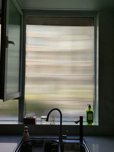 Film <span class=keywords><strong>de</strong></span> protection <span class=keywords><strong>de</strong></span> la vie privée 3D auto-adhésif en PET à motif cannelé pour fenêtres et portes <span class=keywords><strong>de</strong></span> salon moderne - Product Image 5