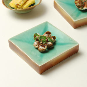 Plato Cuadrado de Cerámica con Esmalte Craquelado, Diseño Oriental, Hecho a Mano, para Servir Mariscos y Sushi - Product Image 1