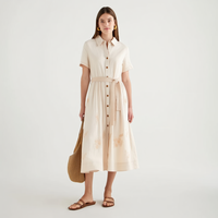 Robe chemise décontractée ivoire pour femme, personnalisable OEM/ODM, à manches courtes, col boutonné, taille nouée, longueur midi, avec détail floral à l'ourlet