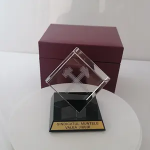 3D incisione Laser cubo di cristallo con cristallo nero Base vetro Souvenir