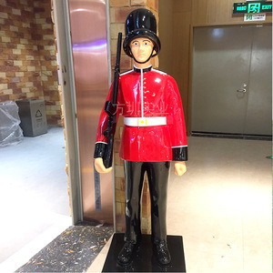 Escultura de Resina, Figura de Soldado con Uniforme Rojo, Pintada a Mano, Decoración Artística para el Hogar, Estatua de Modelo Personalizada - Product Image 4
