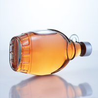 Botol Alkohol Kustom Desain Unik Embos 700ml 750ml Botol Kaca Super Flint untuk Whisky Rum Gin Wine Dengan Tutup Sekrup