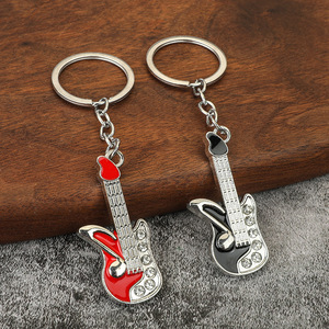 Porte-clés créatif en forme de guitare, piano, violon, microphone, pendentif en forme de note de musique, cadeau promotionnel pour événements, vente en gros - Product Image 1