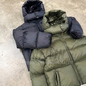Vestes matelassées d'extérieur surdimensionnées, chaudes et très rembourrées, de haute qualité, imperméables, fabriquées sur mesure par un fabricant de vestes matelassées. - Product Image 3