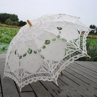 Parapluie vintage en dentelle avec manche en bois, broderie de Battenburg, impression numérique, ivoire, accessoire de mariage moderne