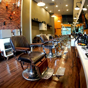 Sillón de Barbería Moderno de Tela, Ajustable, Hidráulico, con Reposabrazos de Madera para Barbería - Product Image 1