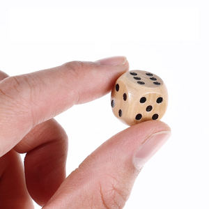 20mm dés en bois 6 faces 0.8 pouces dés noirs et usine de roi coloré faire des dés d'histoire dés de roi en bois - Product Image 3