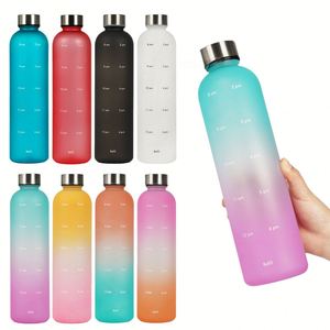 Botella Deportiva Reciclable de 1L, Venta al Por Mayor de Fábrica, Nueva Botella de Plástico con Marcador de Tiempo para Beber Directamente, Ideal para Gimnasio y Camping - Product Image 1