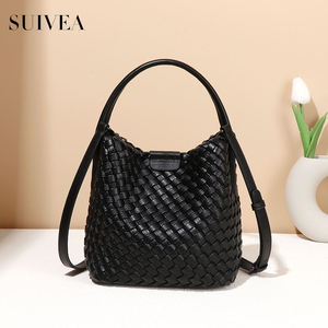 2024 nouveau été mode tissé femmes sac Senior sens de la lumière luxe épaule poche à la main tissé seau sac momie sac - Product Image 1