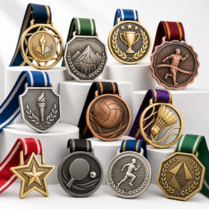 Médaille personnalisée en alliage de zinc avec ruban en émail doux et gravure de logo pour la course de marathon - Product Image 1