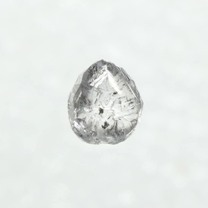 Oferta Especial: Diamante Natural en Bruto, Sin Cortar, Tipo Sal y Pimienta, de 1.77 Ct., 7.35 x 6.45 x 4.15 MM, para Joyería de Boda - Product Image 1