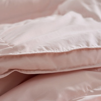 Couette alternative au duvet, ultra douce et légère, moelleuse comme un nuage, pour un sommeil agréable toute l'année