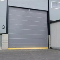 Porte de garage sectionnelle coulissante verticale isolée en acier, automatique, industrielle et moderne, avec protection incendie