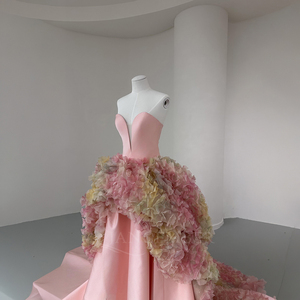 Vestido de Fiesta de Noche Nt124 Couture Rosa Sirena con Flores 3D Hechas a Mano y Plumas de Satén para Mujer con Cola Watteau - Product Image 2