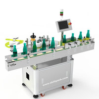 Máquina de etiquetado envolvente automática SKILT con alimentador y plato giratorio de colección para botellas, latas, tarros