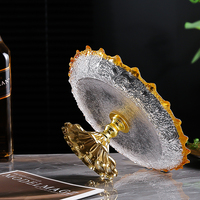 Phnom Penh glazen fruitplateau met stevige metalen voet, duurzaam dienblad voor desserts, geschikt voor thuis, hotel, decoratief middelpunt.