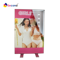 Vente en gros d'affiches de films d'extérieur modernes, présentoir de fille sexy ouverte annonçant une boîte à lumière LED pour la publicité