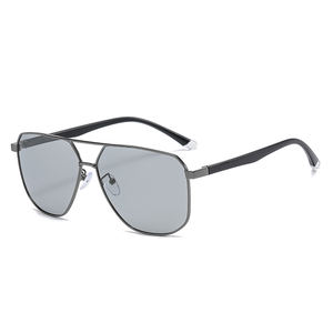 Occhiali da sole fotocromatici classici con Logo personalizzato a doppio raggio UV400 polarizzati alla guida di occhiali da sole pilota da uomo - Product Image 1