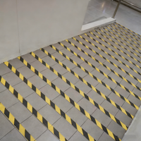 Autocollants adhésifs PVC imperméables simple face 50mm*16.5M Blanc Rouge, Marquage au sol sensible à la pression pour allées et avertissements
