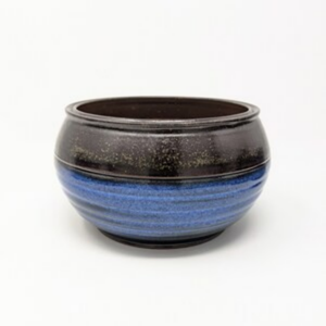 <span class=keywords><strong>Poterie</strong></span> en céramique noire élégante avec bandes bleues frappantes, idéale pour la plantation ou l'utilisation décorative. Améliorez votre décoration intérieure-Achetez maintenant - Product Image 2