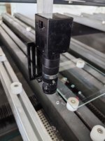 Machine de sablage laser et de perçage CNC pour le ponçage de miroirs, le décapage de peinture, le givrage et le marquage du verre