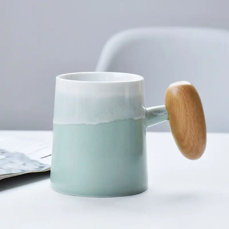 Mug porselen logo kustom dengan pegangan kayu cangkir kopi keramik tulang cangkir teh susu Tiongkok untuk hadiah