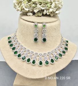Collar de Lujo con Diseño Floral en Latón Plateado, con Perlas de Imitación y Piedras de Corte Marquesa con Circonitas, para Mujer, Estilo Nupcial - Product Image 4